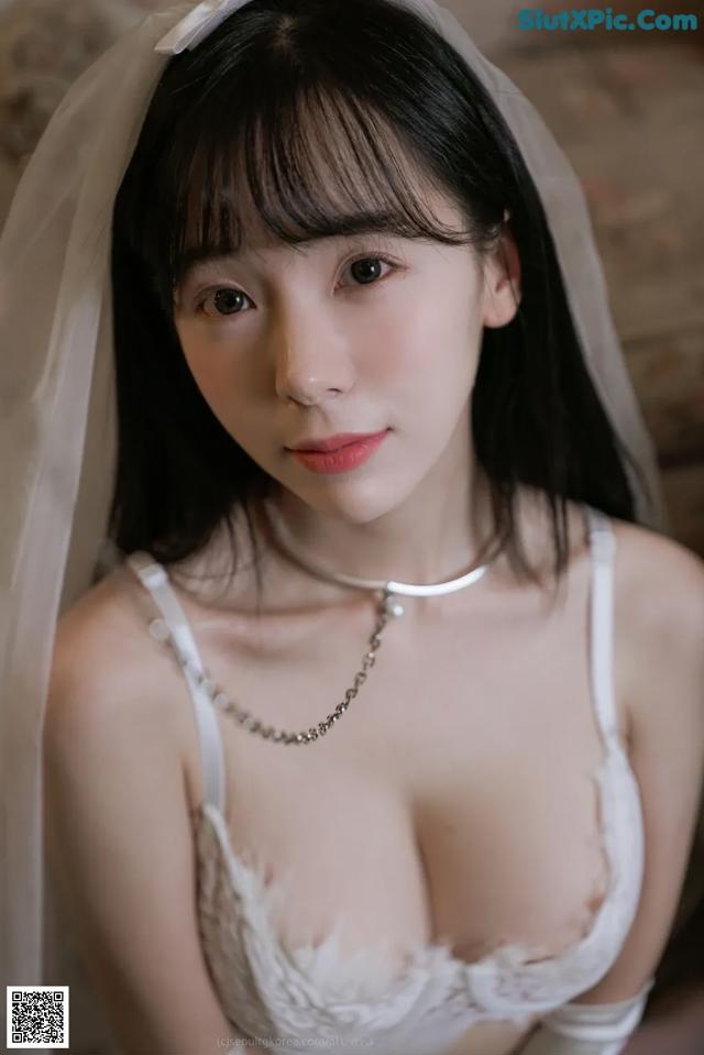 A woman in a wedding dress posing for a picture.